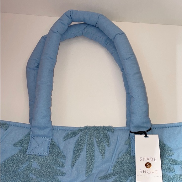 NWT Shade & Shore Sky Blue Quilted Leaf Tote/Beach Bag. - Picture 5 of 6